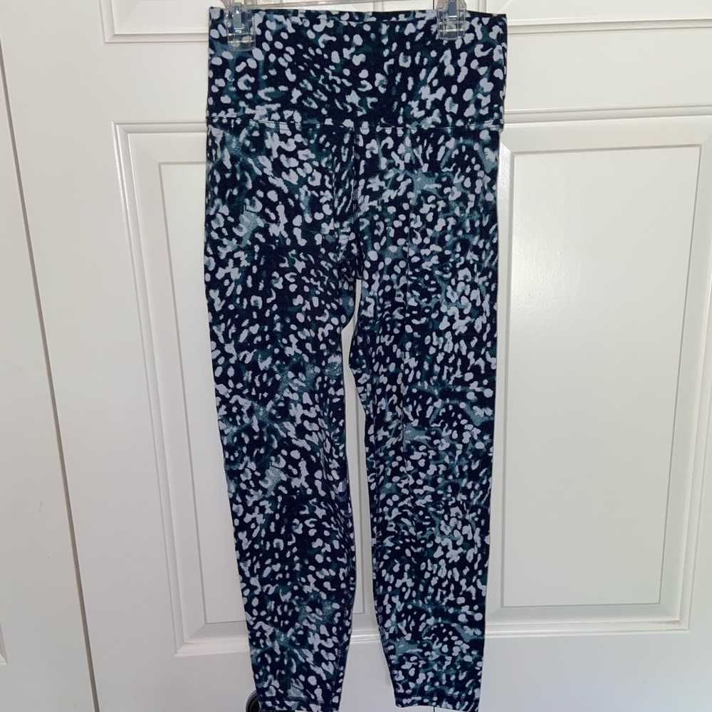 Women’s Capri Leggings Size Medium